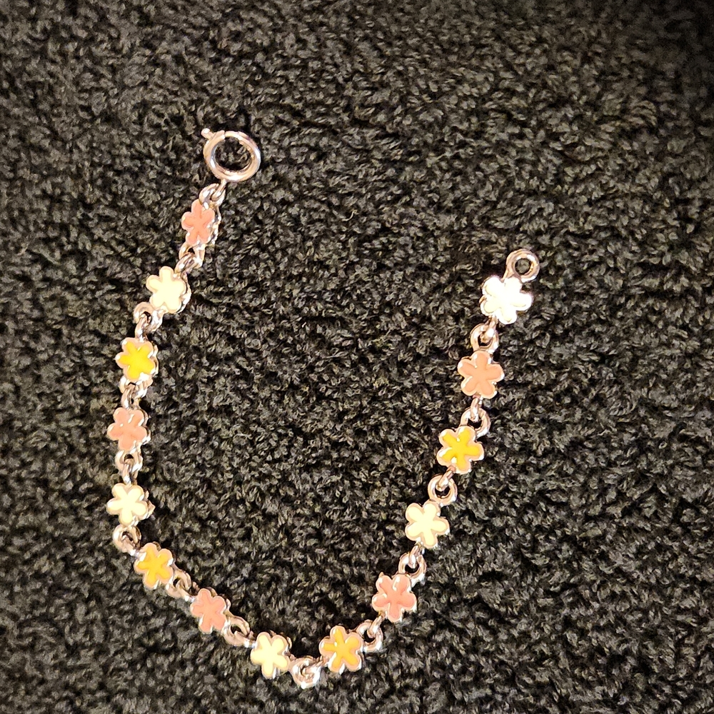 7 and a 1/2 inch beautiful fashion  bracelet
